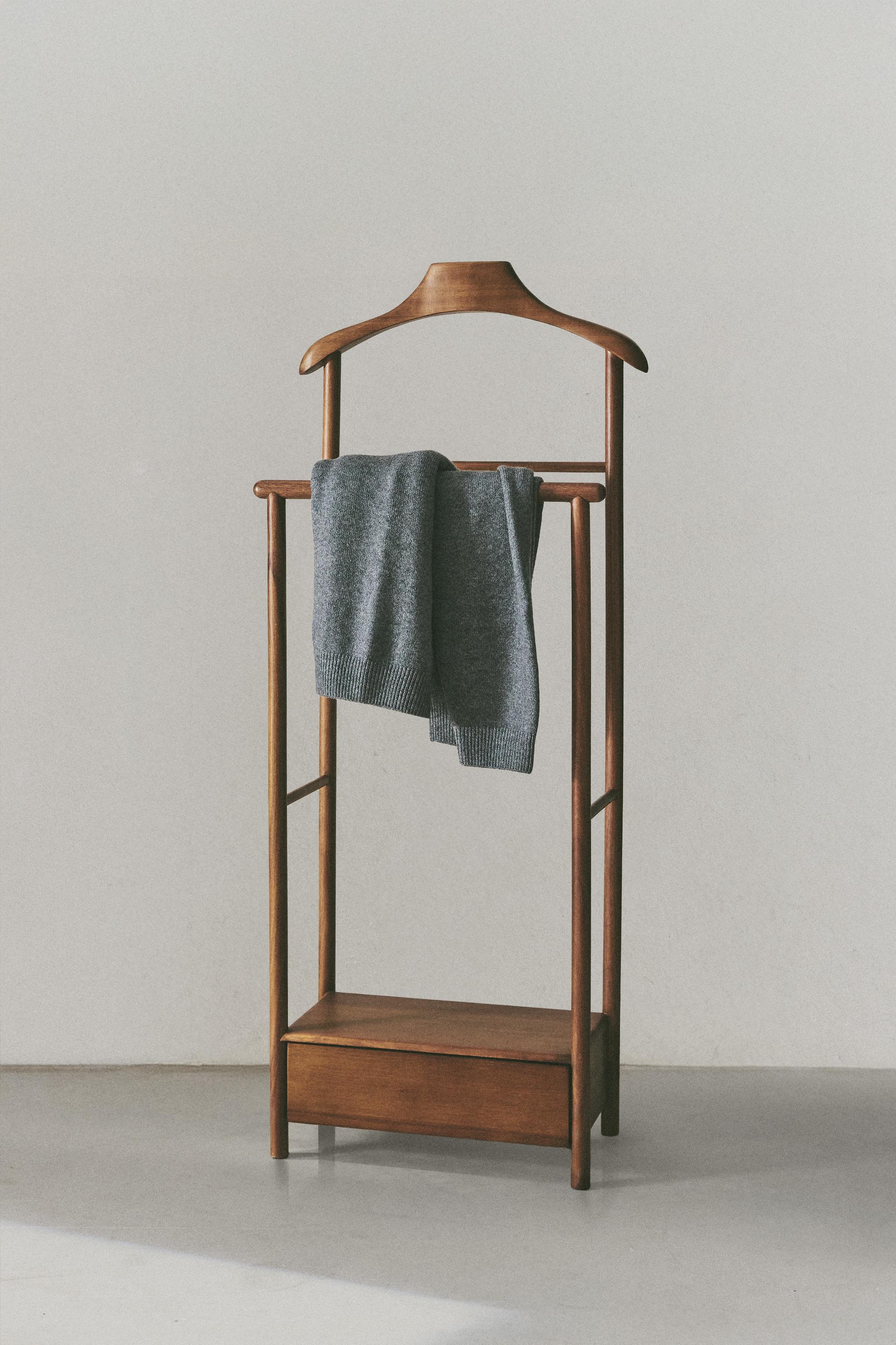 ACACIA WOOD VALET STAND
